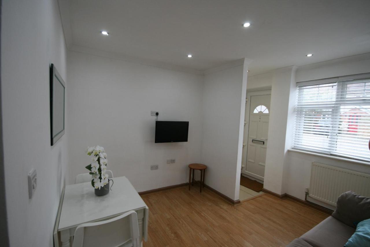 Molesey Near Hampton Court, Viking Short Stays West Molesey Exterior photo