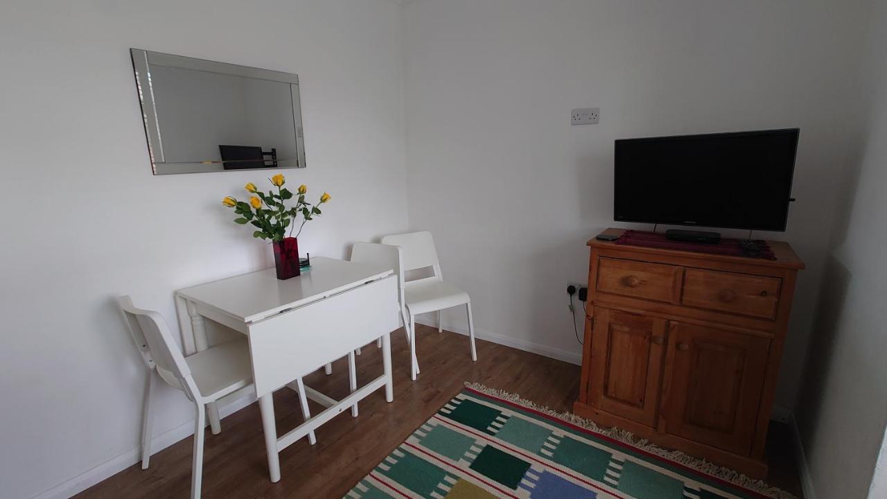 Molesey Near Hampton Court, Viking Short Stays West Molesey Exterior photo